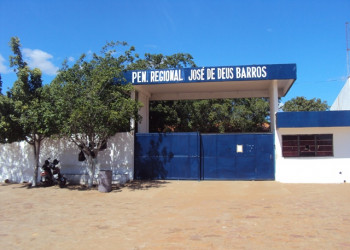 Detentos fazem rebelião e dois morrem em penitenciária de Picos
