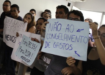 Servidores e estudantes protestam contra PEC 241 e por mais recursos para Uespi