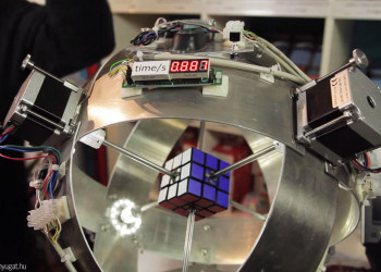 Robô resolve cubo mágico e estabelece novo recorde mundial: 0,637s