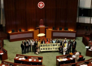 Governo de Hong Kong amplia repressão a políticos pró-autonomia