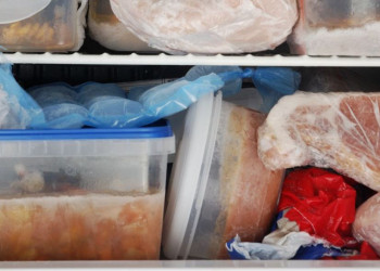 Por que não deve congelar e reaquecer comidas mais do que uma vez?