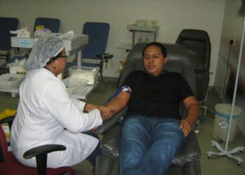 Servidores da Emgerpi praticam solidariedade doando sangue ao Hemopi