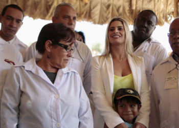 Mais Médicos contrata 1,3 mil profissionais cubanos
