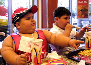 Obesidade em crianças e jovens aumentou 10 vezes em todo mundo