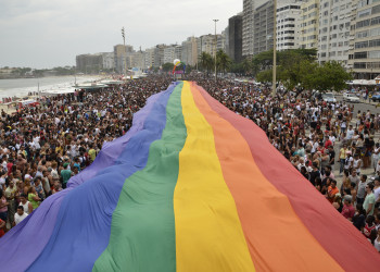 Manifestantes na Parada LGBT farão ato contra interferência da igreja