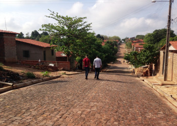 Prefeitura executa pavimentação em dez ruas da Pedra Mole com recursos de quase R$ 770 mil