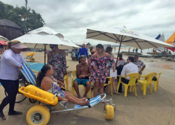 Piauí Praia Acessível promove lazer no mar a pessoas com deficiência