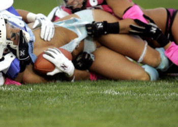 Mulheres de lingerie disputam a Legends Cup, o Super Bowl feminino