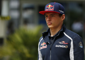 Mercedes diminui ritmo, Red Bull se aproveita e coloca Verstappen na liderança