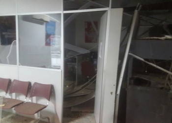 Bandidos explodem agência bancária em Monsenhor Gil