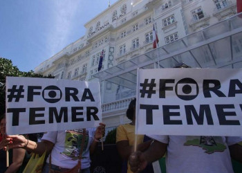 Manifestantes fazem ato contra governo Temer em São Paulo