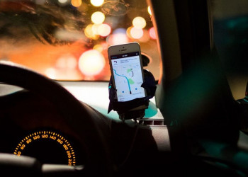Justiça de SP dá prazo para Haddad limitar carros de Uber nas ruas