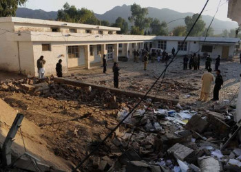 Atentado suicida deixa 16 mortos em mesquita no Paquistão