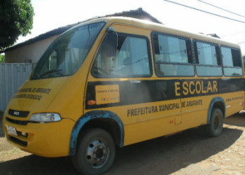 Polícia flagra ônibus escolar transportando romeiros para Santa Cruz dos Milagres