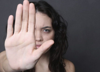 Menina que foi vítima de estupro coletivo é insultada na internet
