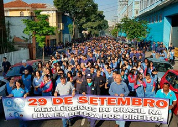 Metalúrgicos protestam em SP contra reformas de Temer