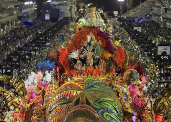 Carnaval deve movimentar R$ 5,8 bilhões aponta CNC