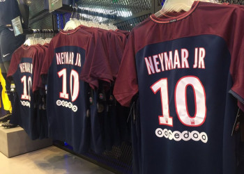 Efeito Neymar: PSG vende quatro vezes mais camisas que Barcelona