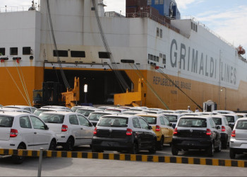 Com incentivos e redução da burocracia, acelera a exportação de veículos brasileiros