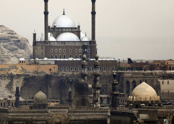Atentado deixa mais de 235 mortos em mesquita no Egito