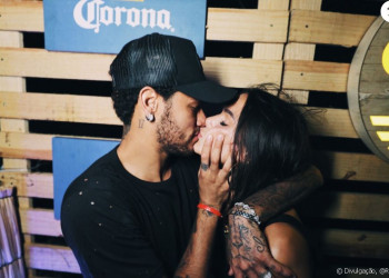 Neymar e Bruna Marquezine beijam muito em Noronha