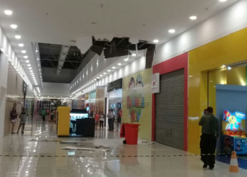 Chuva derruba parte  do teto de  Shopping do empresário Valdeci Cavalcante