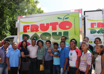 SDR entrega caminhão para cooperativa em José de Freitas
