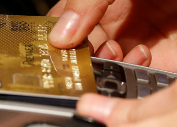Taxa de juros do rotativo do cartão de crédito bate novo recorde