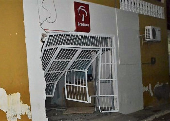 Criminosos explodem agência bancária e fazem reféns em São Julião