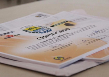 Estado entrega 100 certificados de qualificação em Barras
