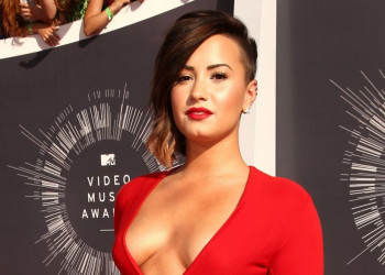 Demi Lovato comenta escândalo: 