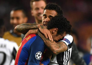 'Te amo, irmão’, diz Daniel Alves ao eliminado Neymar após jogo