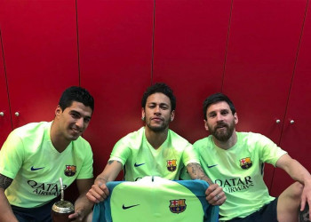 Neymar imita comemoração de Messi em foto com o craque