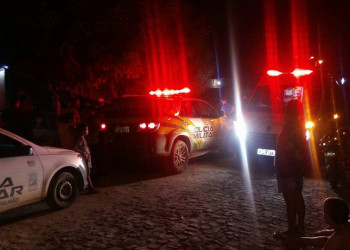 Homem é assassinado a tiros em bar no Parque Brasil