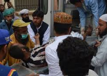Ataque com carro-bomba mata 15 pessoas no Paquistão