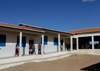 Wellington Dias inaugura escola padrão em Caldeirão Grande