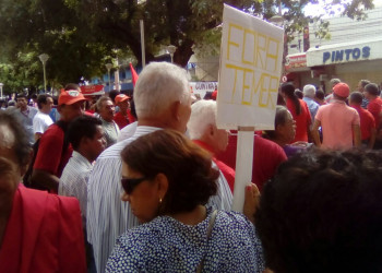 Trabalhadores saem às ruas contra Temer e reformas; lojas fecham e ônibus param