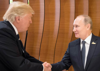 Trump e Putin já tiveram aperto de mão, encontro acontece ainda hoje (07)
