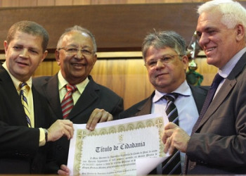 Cirurgião recebe cidadania piauiense na Assembleia Legislativa