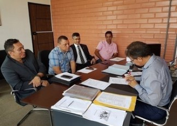 Presidente da Fundespi assina ordem de serviço para construção do estádio de Francinópolis (PI)
