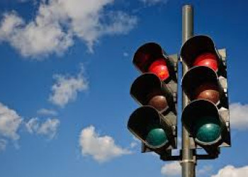 Novo semáforo na Zona Leste começa a funcionar