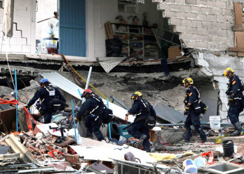Equipes de resgate buscam 6 corpos em escombros no México