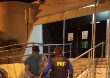 PRF prende caminhoneiro acusado de homicídios em Floriano
