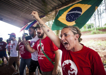 Mais de 4 mil caravanas saem rumo a Porto Alegre em defesa de Lula