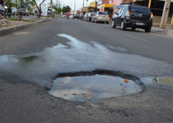 Teresina gasta R$ 20 mil por dia com reparos no asfalto