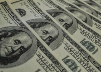Dólar cai abaixo de R$ 5 pela primeira vez em 2 meses e Bolsa sobe