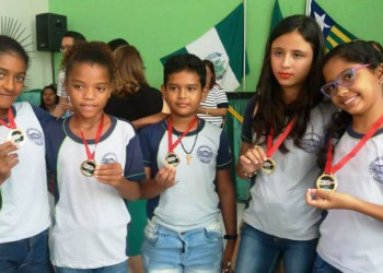 Prefeitura de Campo Maior faz homenagem a estudantes medalhistas