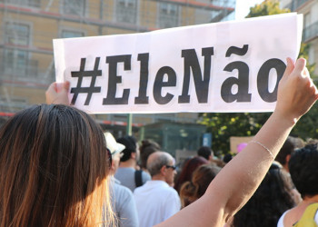 Brasileiros fazem protestos contra Bolsonaro no exterior