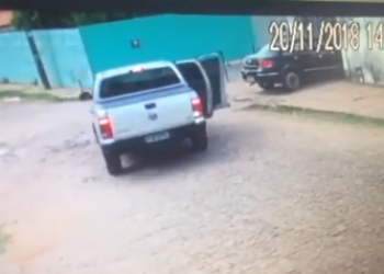 Bandidos roubam carro oficial e fazem arrastão na casa de médico