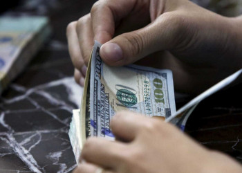 Dólar tem leve alta e sobe para R$ 5,30 após decisões do STF